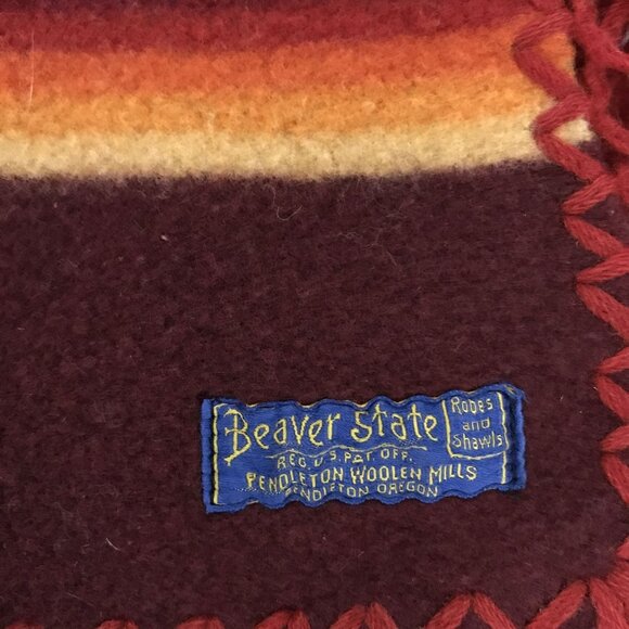 PENDELTON BEAVER STATE Wool Shawl Thorw Blanket Red & Green Southwestern Tribal - Picture 3 of 6
